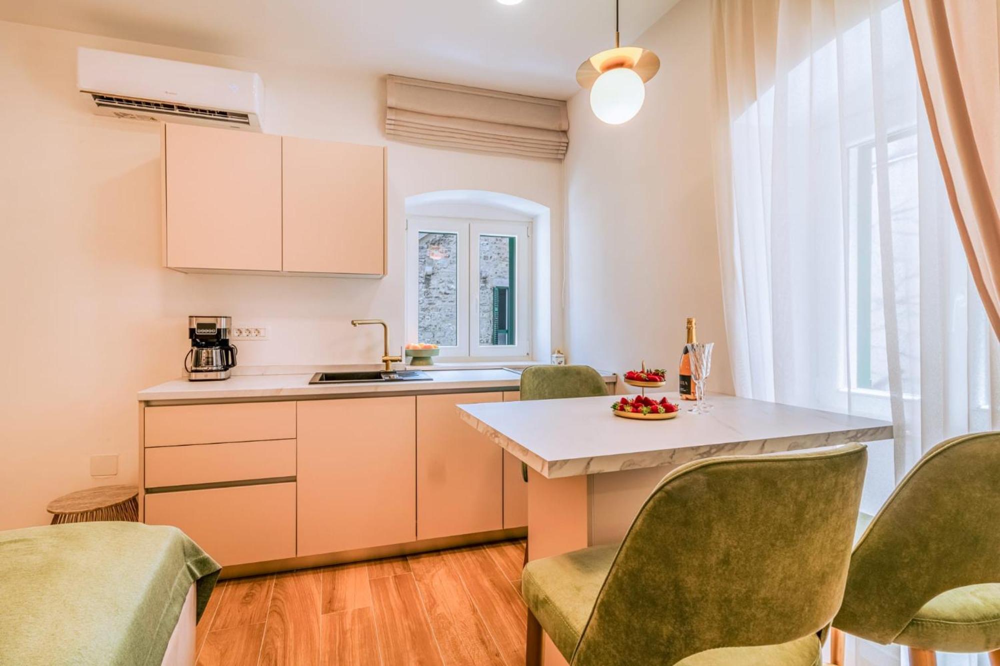 Luxury 2 Bedroom-2 Bathroom Apartment & Studio App With Rooftop Terrace Сплит Экстерьер фото