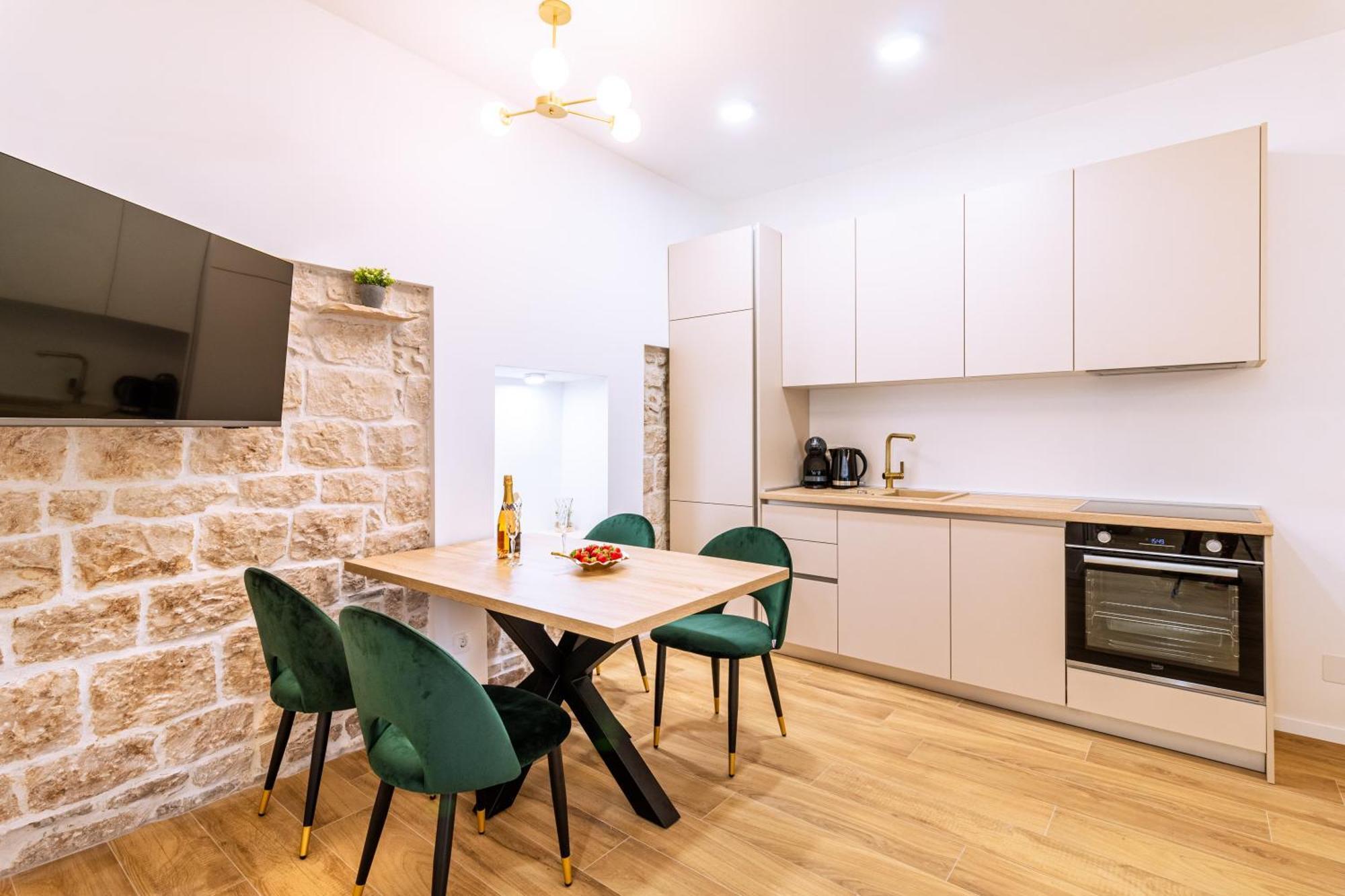 Luxury 2 Bedroom-2 Bathroom Apartment & Studio App With Rooftop Terrace Сплит Экстерьер фото