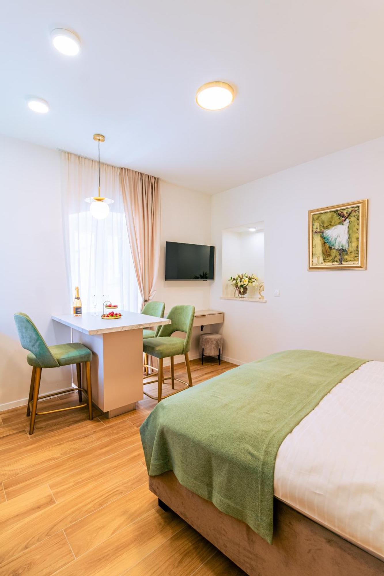 Luxury 2 Bedroom-2 Bathroom Apartment & Studio App With Rooftop Terrace Сплит Экстерьер фото